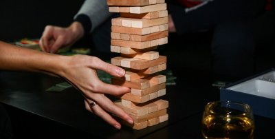 Дженга: побудуй вежу й переможи! 